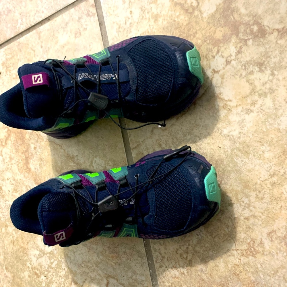 Navy and green Salomon shoes. Very comfortable. Still like new.